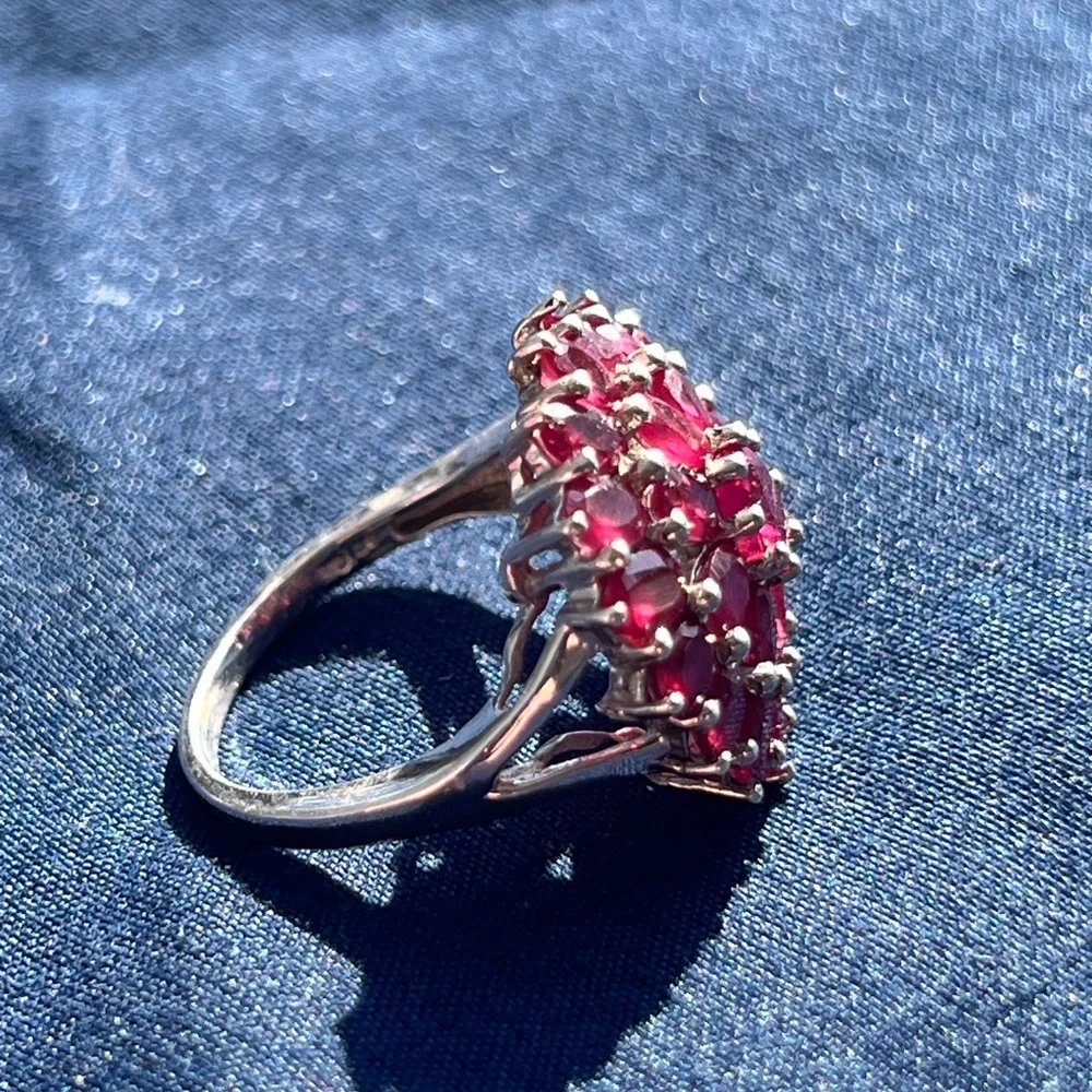 Woman’s Ruby ring - Picture 2 of 5